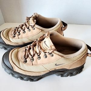 Nike Women's Lahar Low Canvas Hiking Shoes size 8.5